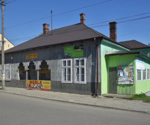 To miasto ma jeden z najpiękniejszych ratuszy w Małopolsce. Leży blisko najcieplejszego miejsca w województwie