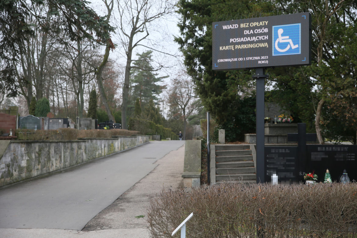  Moja Basia coraz drożej mnie kosztuje. Pan Ryszard jest zszokowany podwyżkami na cmentarzu