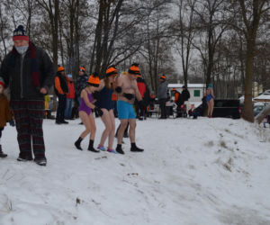 Morsowanie nasz nowy zimowy sport narodowy. Dziś na PIACHACH ponad setka morsów