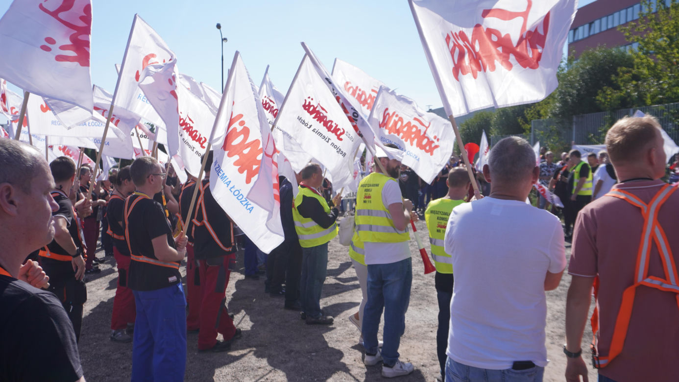 Pikieta pracowników Beko. Pracę straci 1100 osób. „Czujemy się oszukani i sfrustrowani”