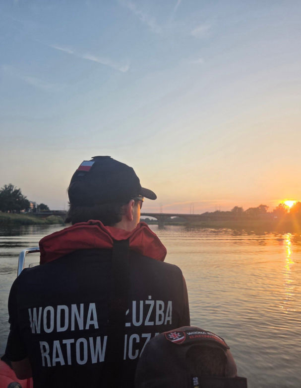 Przerażające sceny we Wrocławiu. Szukali jej pod wodą, tworząc łańcuch życia