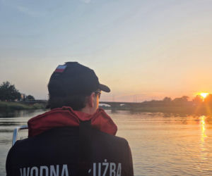 Przerażające sceny we Wrocławiu. Szukali jej pod wodą, tworząc łańcuch życia