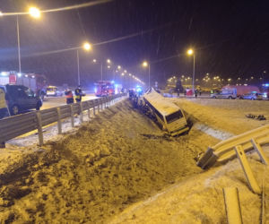 Tragedia na autostradzie A4. Autokar runął do rowu. Zginęła 1 osoba, jest 9 rannych! [ZDJĘCIA]