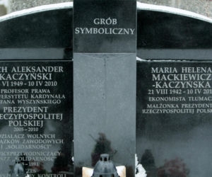 Tak wyglądał grób rodziny Kaczyńskich w 2010 roku