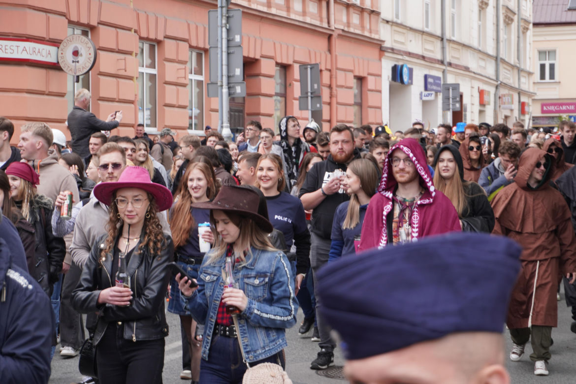 Rzeszowskie Juwenalia rozpoczęte. Barwny korowód przeszedł przez miasto 