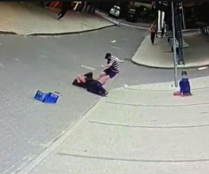 W kilkadziesiąt sekund zabił pana Franciszka. Wstrząsający film z targu w Rawie Mazowieckiej