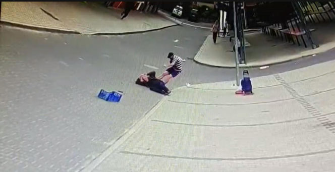 W kilkadziesiąt sekund zabił pana Franciszka. Wstrząsający film z targu w Rawie Mazowieckiej