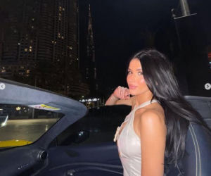 Roksana Węgiel-Mglej rozciąga się w Dubaju