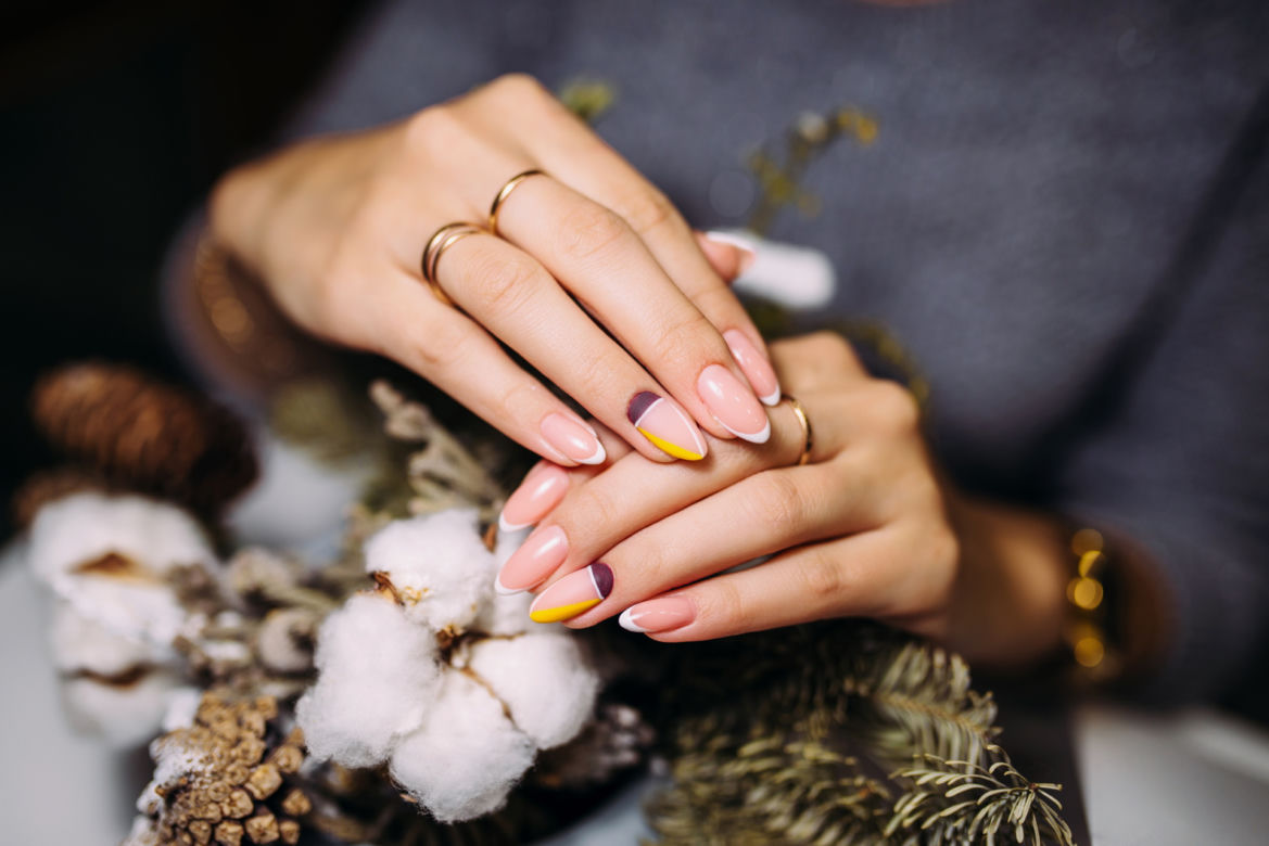 Modne paznokcie na ten sezon! Postaw na ten manicure - kolory i kształty