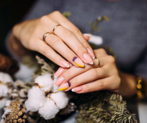 Modne paznokcie na ten sezon! Postaw na ten manicure - kolory i kształty