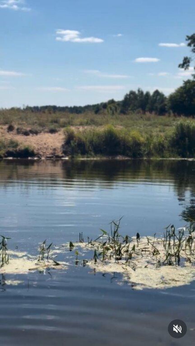 Tak Joanna Jabłczyńska odpoczywa na wakacjach. Bikini, kapelusz i zero makijażu
