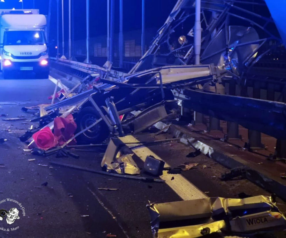 Wypadek na S8, TIR wjechał w drogowców