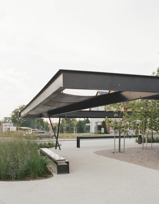 Plac Handlowy w Gorzycach. Bartosz Bukowski i Michał Woźniak