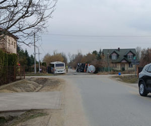 Poważny wypadek w powiecie mińskim: zderzenie cysterny przewożącej gaz z autokarem i rowerzystą!