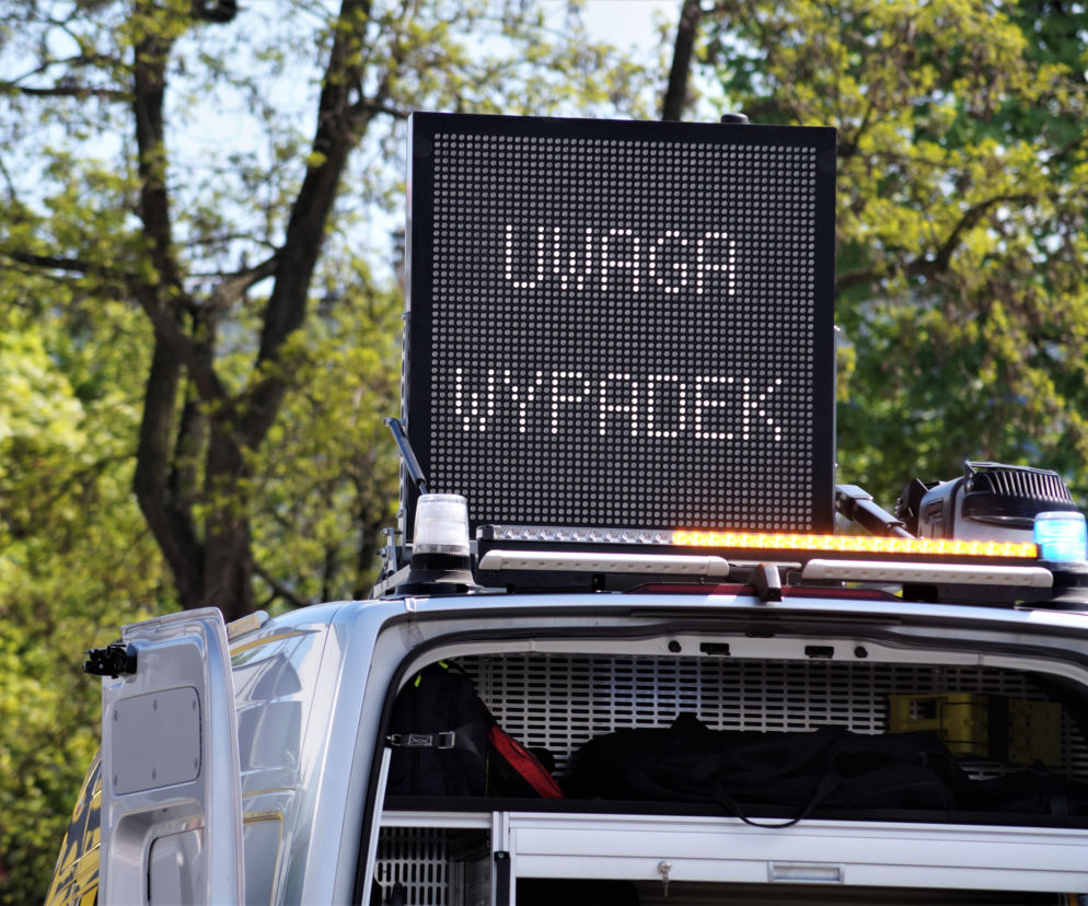 Auto roztrzaskało się o drzewo, dwie osoby zginęły! Dramat w Wielkopolsce
