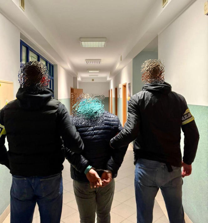 34-latek próbował ukryć narkotyki, ale wpadł przez policyjnego psa