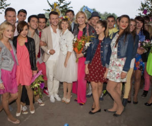 Pierwsza miłość. Radek (Mateusz Banasiuk), Nikola (Anna Kózka), Otylia (Otylia Jędrzejczak), Sabina (Urszula Dębska), Dagmara (Anna Szymańczyk), Kaśka (Michał Koterski), Ola (Dominika Kojro)