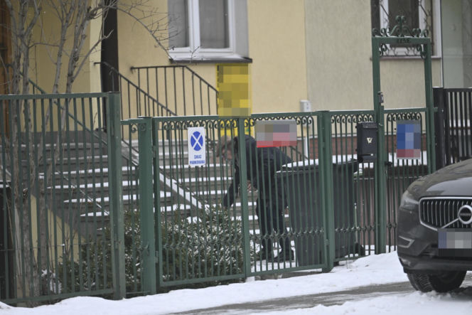 Kuzyn Kaczyńskiego dba o krewnego i odśnieża schody