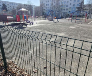 Dramatyczny wypadek na placu zabaw przy ulicy Malinowskiego w Toruniu