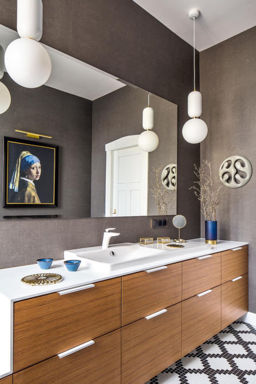 Łazienka z tapetą inspirowana słynnym obrazem