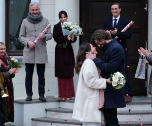 M jak miłość, odcinek 1924. Kasia (Paulina Lasota), Mariusz (Mateusz Mosiewicz), córka Kasi Zosia, Aneta (Ilona Janyst), Olek (Maurycy Popiel)