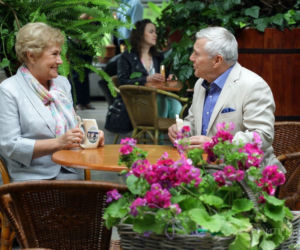 M jak miłość po wakacjach. Barbara (Teresa Lipowska), Stanisław (Włodzimierz Matuszak)