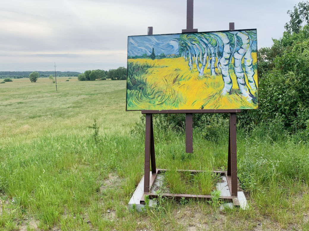 Kolorowe domy inspirowane twórczością Vincenta van Gogha zamieniły wieś liczącą zaledwie stu mieszkańców w prawdziwą atrakcję turystyczną