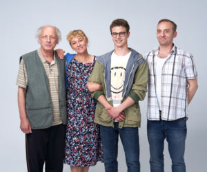 Kowalscy kontra Kowalscy. Henryk (Wojciech Mecwaldowski), Jadzia (Katarzyna Kwiatkowska), Nikodem (Jakub Zdrójkowski), Zenon (Paweł Wawrzecki)