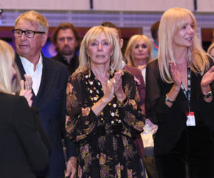 Agnieszka Woźniak-Starak płacze po projekcji filmu zmarłego męża