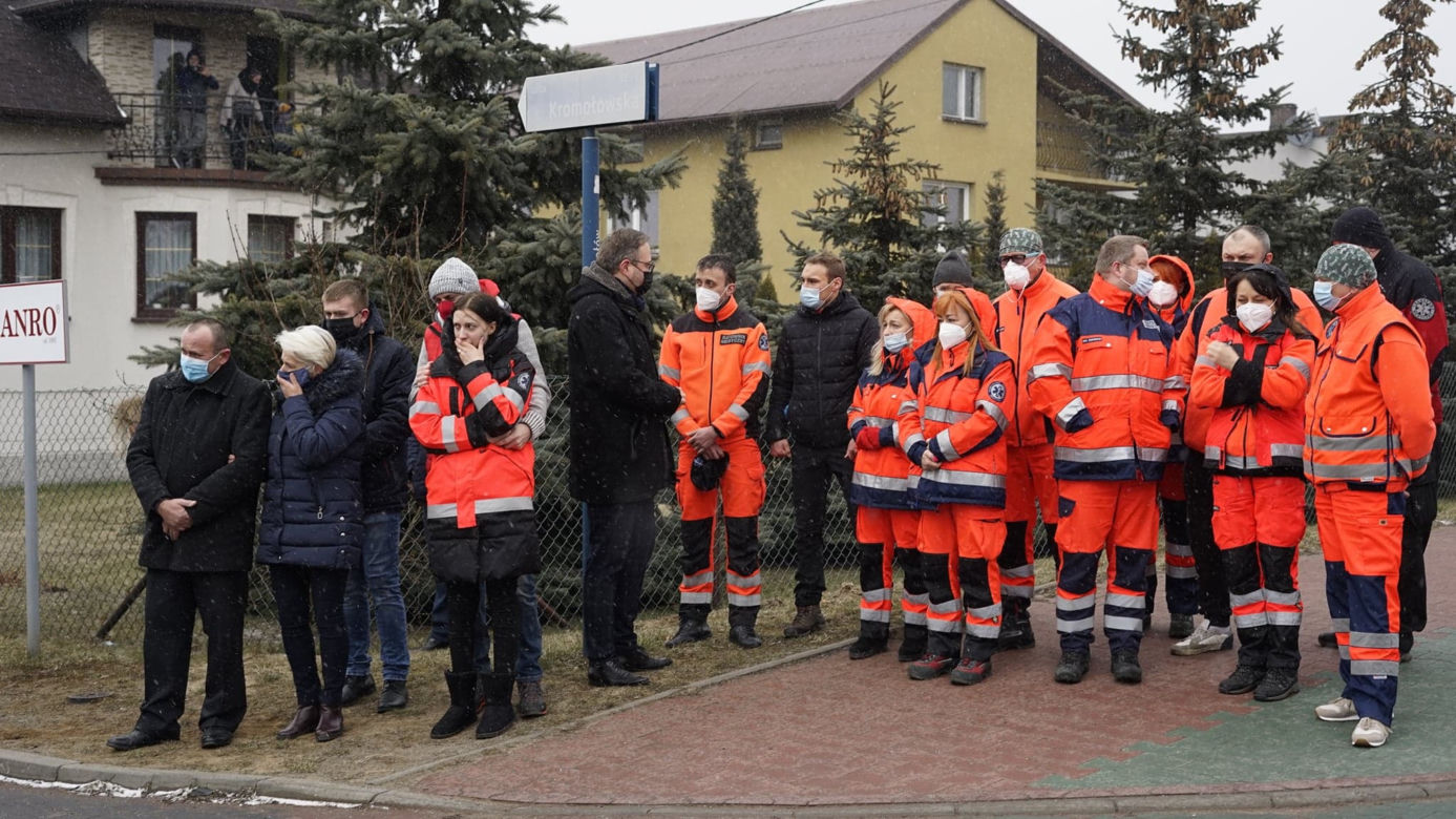 Śląskie: Ratownik Michał zginął po wypadku karetki. Zostawił piękną narzeczoną i córeczkę Zuzię