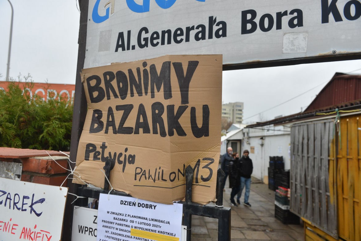 Przyszłość handlarzy z bazarku na Gocławiu jest w ich rękach