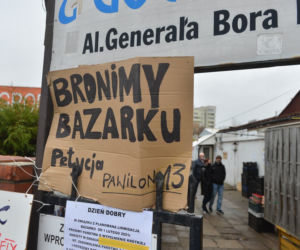 Przyszłość handlarzy z bazarku na Gocławiu jest w ich rękach
