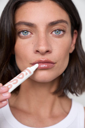 Kess Berlin na lato: Cream Bronzer i SPF Lip Gloss „Off Duty” 