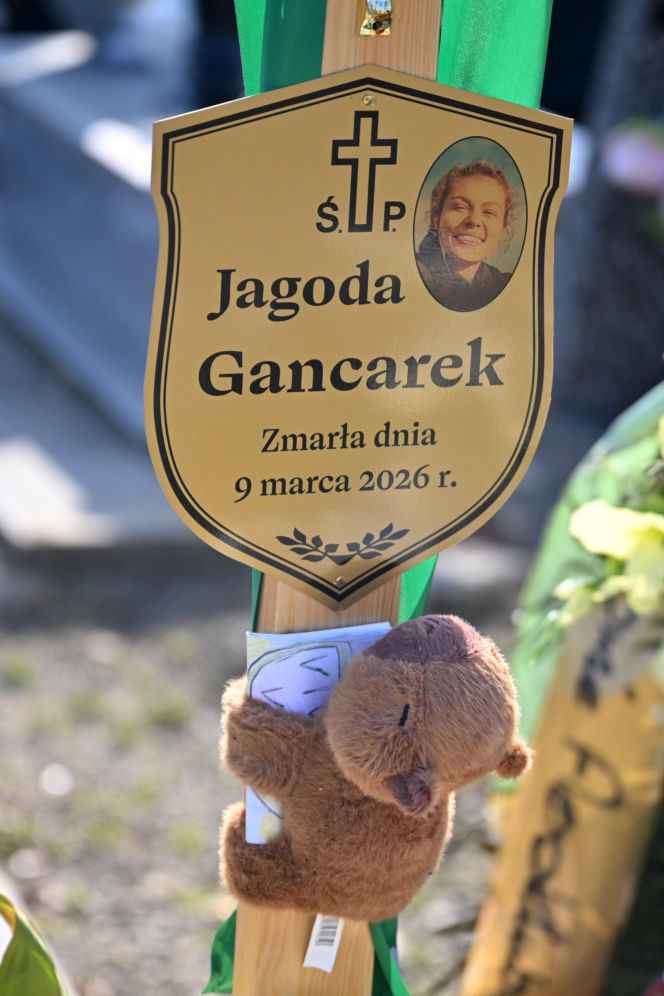 Morze kwiatów. Tak wygląda grób pilotki Jagody Gancarek tydzień po pogrzebie