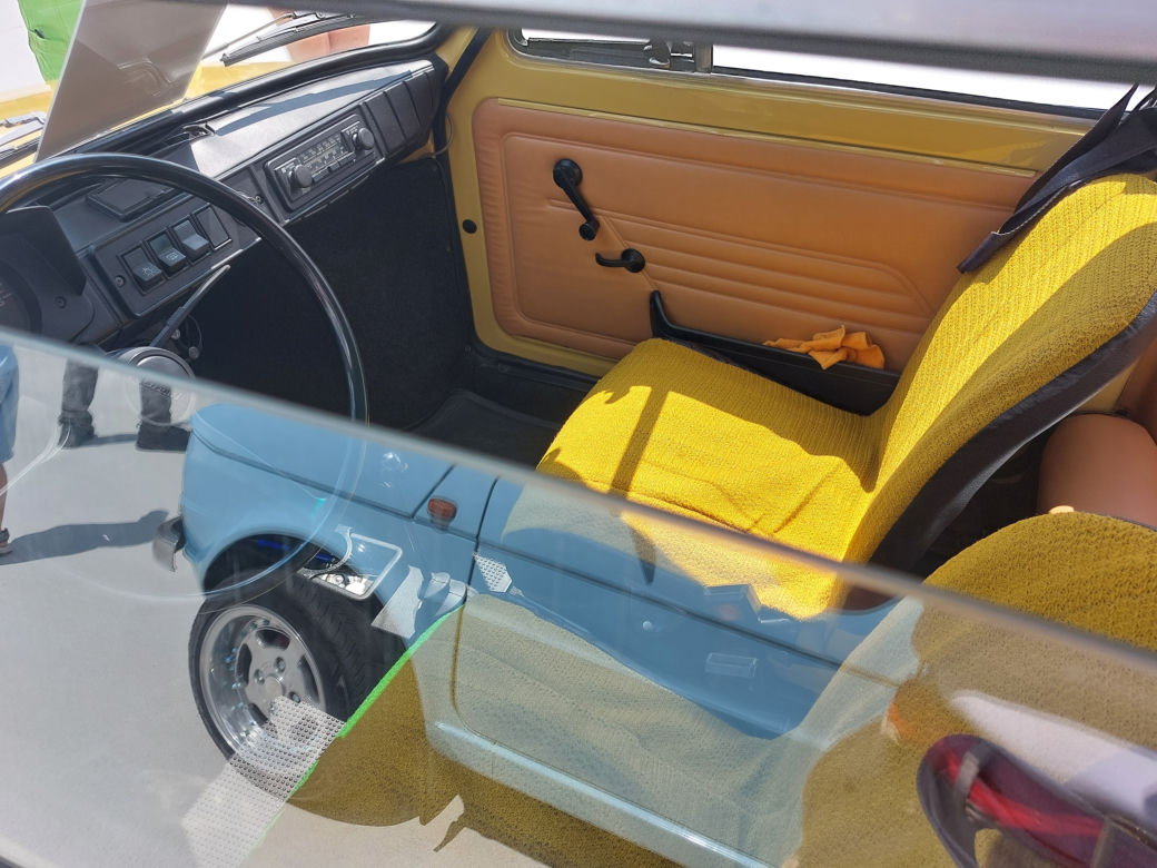 Zlot fiatów 126p w Galerii Libero w Katowicach