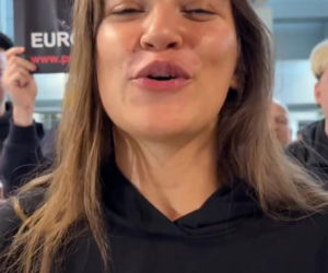 Alicja Szemplińska na lotnisku