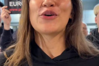 Alicja Szemplińska na lotnisku