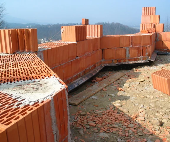 Budowa domu krok po kroku, czyli poradnik początkującego inwestora