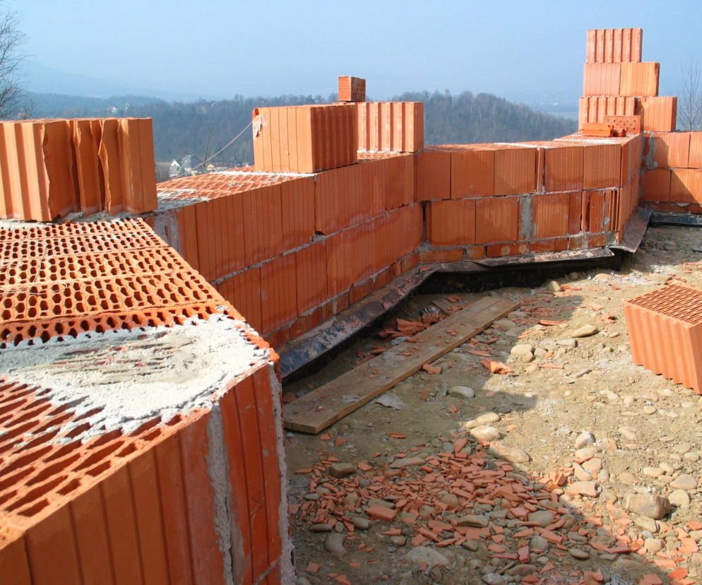 Budowa domu krok po kroku, czyli poradnik początkującego inwestora