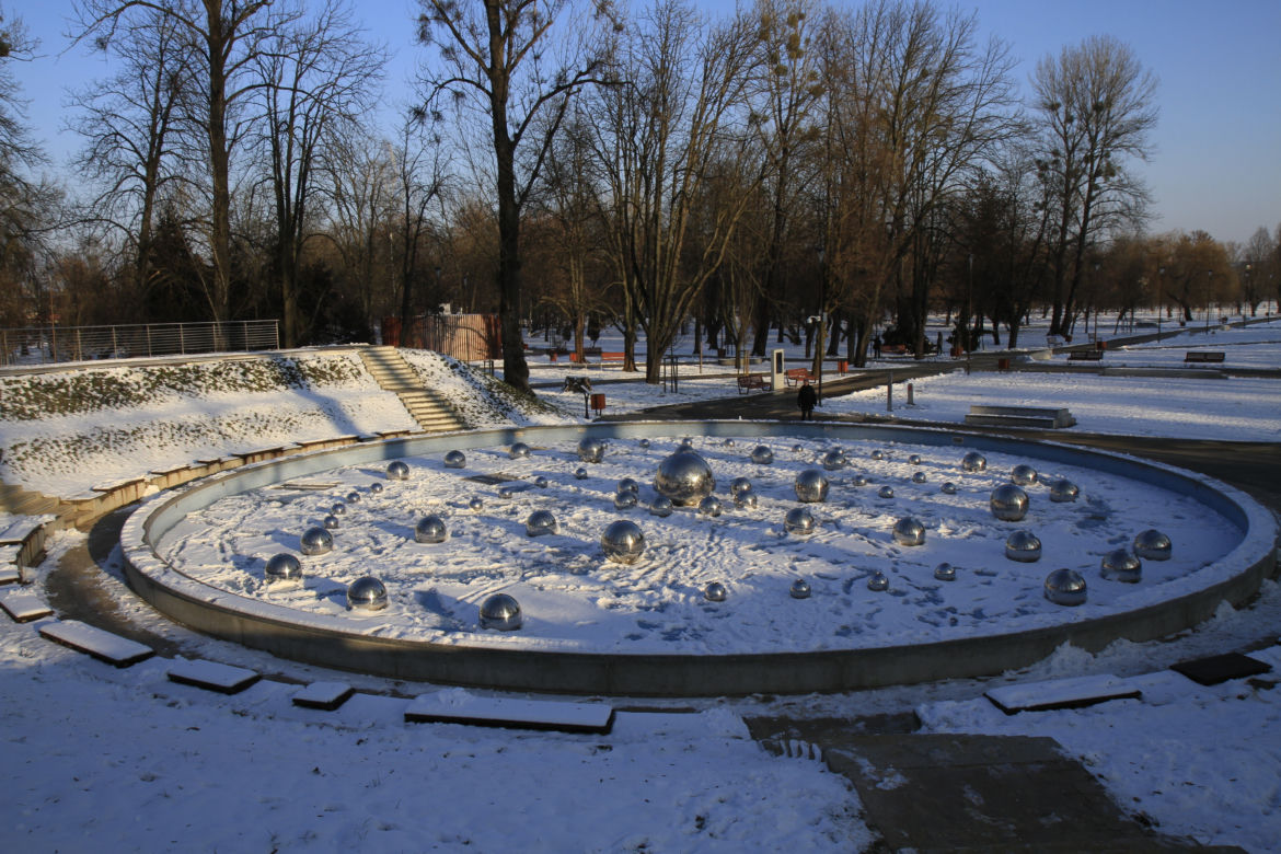 Park Ludowy w Lublinie oprószony śniegiem. Zobacz zdjęcia ze spaceru!