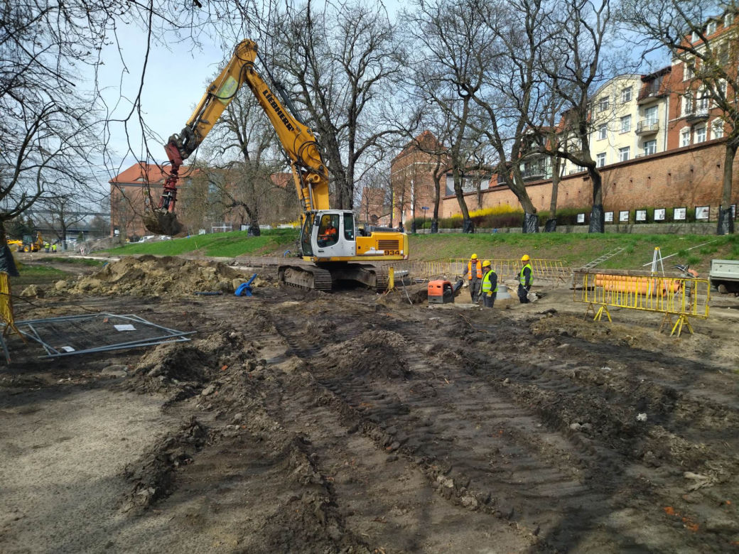 Trwa remont Bulwaru Filadelfijskiego w Toruniu. Sensacyjne odkrycia dokonywane są przez przypadek