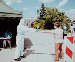 Żołnierze ustawili walk-thru przy Zakładach Mięsnych w Jarosławiu [FOTO]