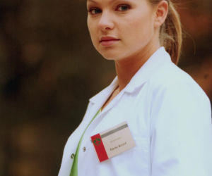 - Katarzyna Bujakiewicz przez lata grała w Na dobre i na złe. Tak wyglądała na początku swojej przygody z serialem