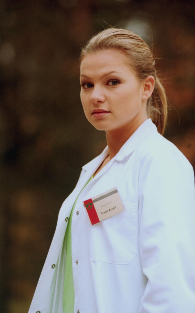 - Katarzyna Bujakiewicz przez lata grała w "Na dobre i na złe". Tak wyglądała na początku swojej przygody z serialem