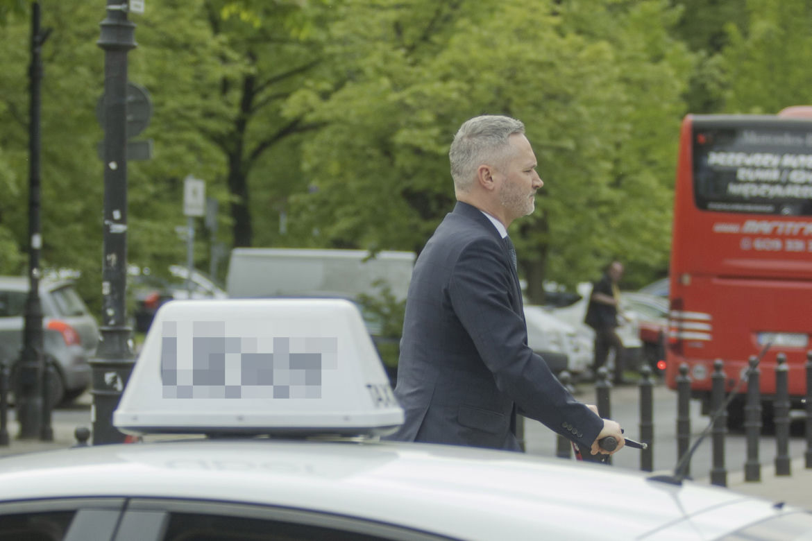 Jarosław Wałęsa na hulajnodze