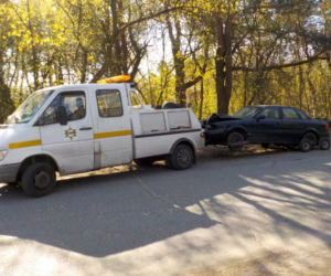 Wraki samochodów zalewają Warszawę