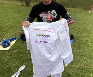 Charytatywne morsowanie na plaży w Jurowcach. Legendarny kickboxer potrzebuje pomocy