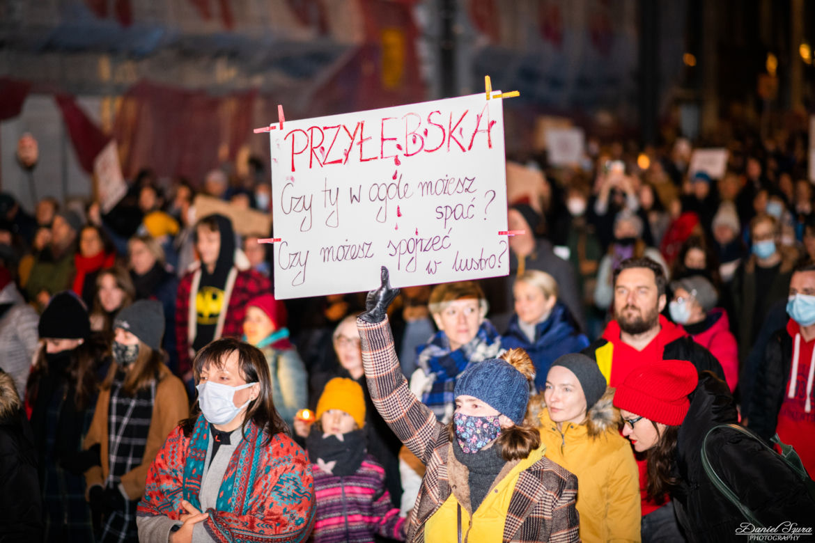 Kraków: "Ani jednej więcej". Protest po śmierci ciężarnej Izabeli z Pszczyny