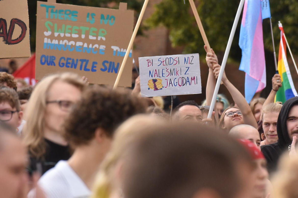 VI Toruński Marsz Równości. Przeciwnicy modlili się w centrum