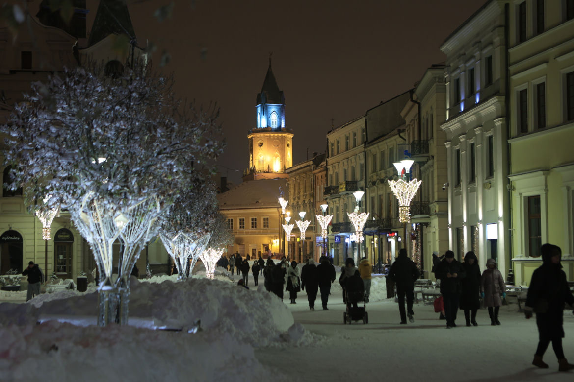 Śnieżny Lublin wieczorową porą